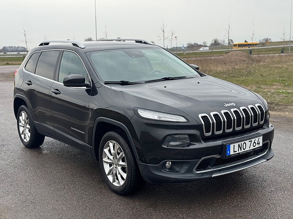 Jeep Cherokee 3 of 18