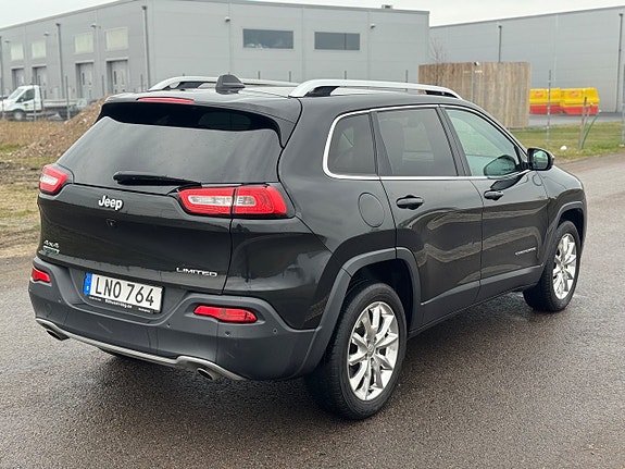 Jeep Cherokee 4 of 18