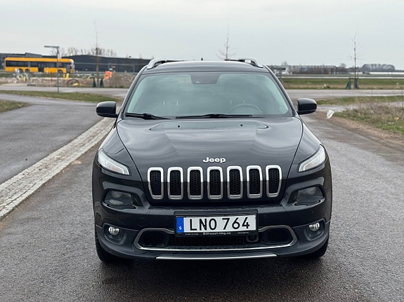 Jeep Cherokee 2 of 18