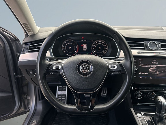 Volkswagen Passat Alltrack 9 of 24