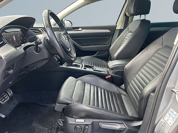 Volkswagen Passat Alltrack 13 of 24