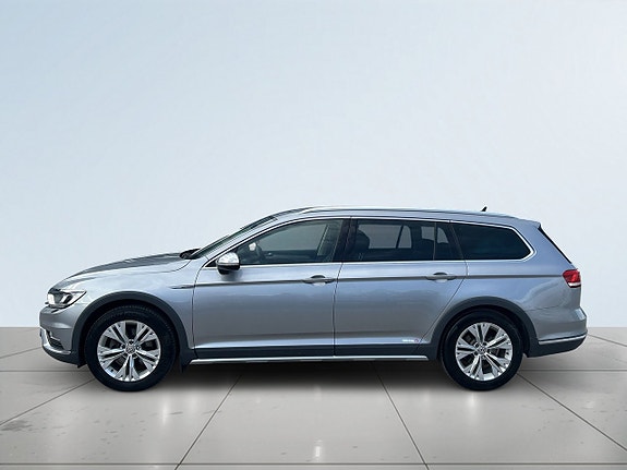 Volkswagen Passat Alltrack 4 of 5