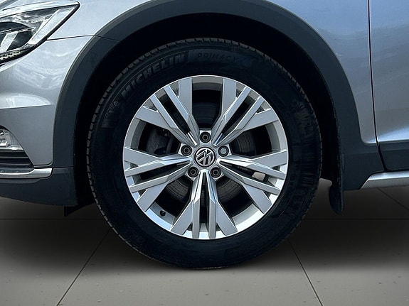Volkswagen Passat Alltrack 14 of 24