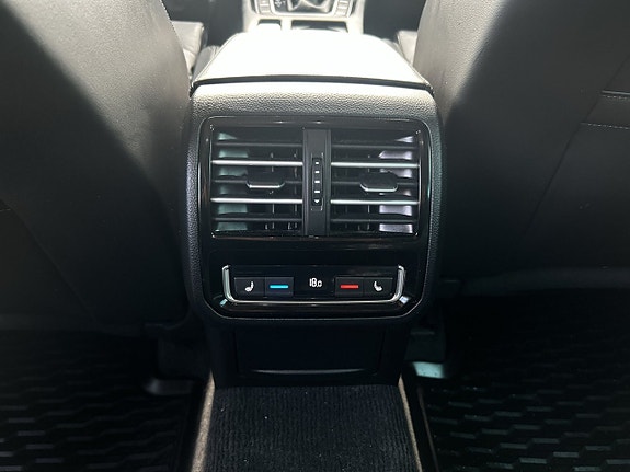 Volkswagen Passat Alltrack 17 of 24