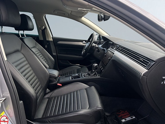 Volkswagen Passat Alltrack 10 of 24