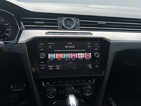 Volkswagen Passat Alltrack 15 of 24