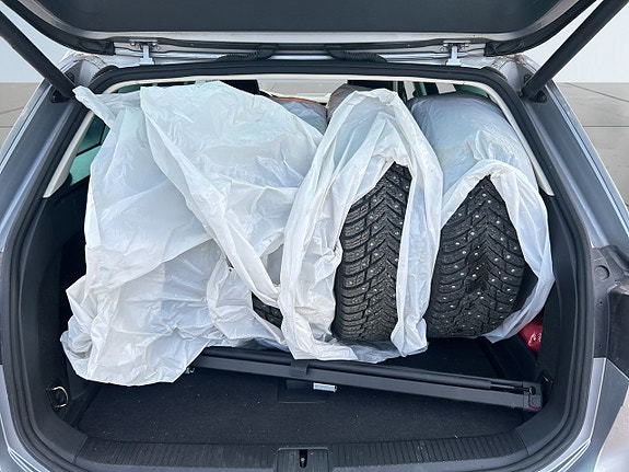 Volkswagen Passat Alltrack 12 of 24