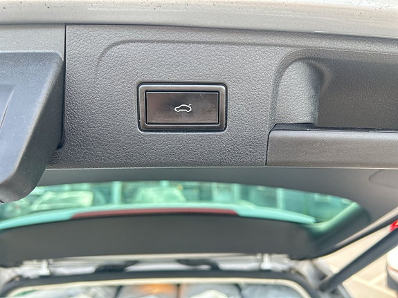 Volkswagen Passat Alltrack 18 of 24