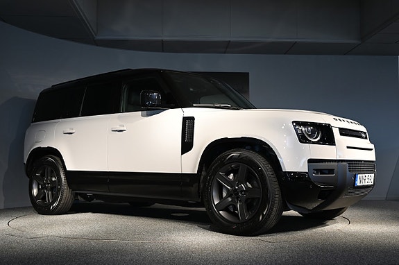 Land Rover Defender 110 8 of 28