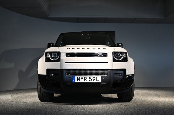 Land Rover Defender 110 9 of 28