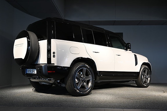 Land Rover Defender 110 6 of 28