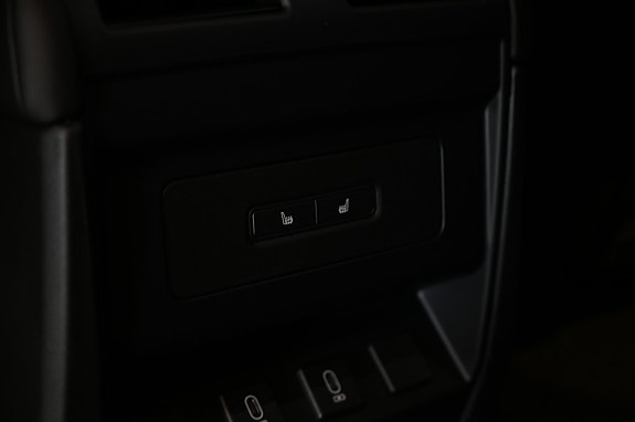 Land Rover Defender 110 22 of 28