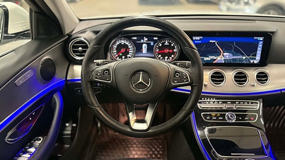 Mercedes-Benz E200 13 of 22