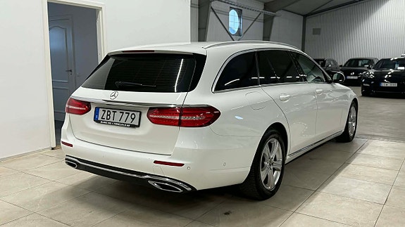 Mercedes-Benz E200 8 of 22
