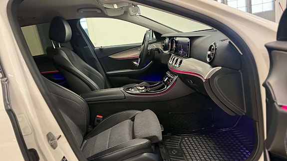 Mercedes-Benz E200 21 of 22