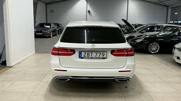Mercedes-Benz E200 7 of 22
