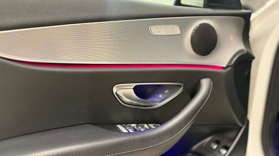 Mercedes-Benz E200 17 of 22