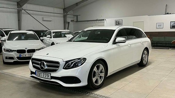Mercedes-Benz E200 3 of 5