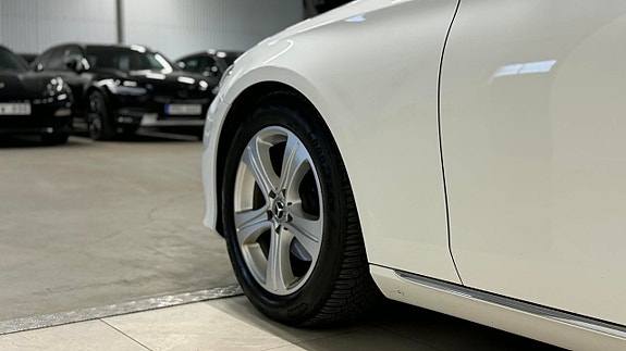 Mercedes-Benz E200 9 of 22