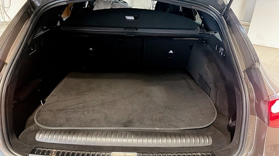 Mercedes-Benz E300 e 11 of 12