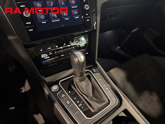 Volkswagen Passat 18 of 21