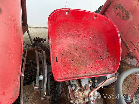 Traktor Massey Ferguson 35X 20 of 27