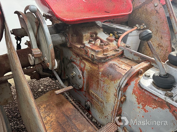 Traktor Massey Ferguson 35X 19 of 27