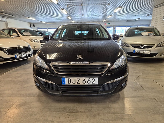 Peugeot 308 2 of 5