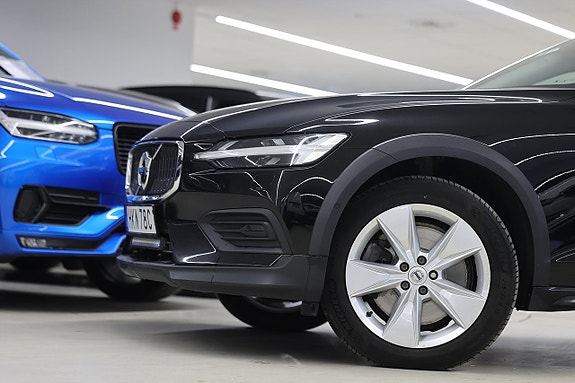 Volvo V60 Cross Country 4 of 5
