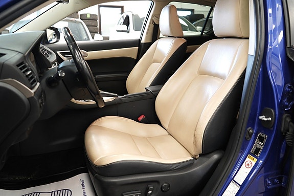 Lexus CT200h 16 of 23