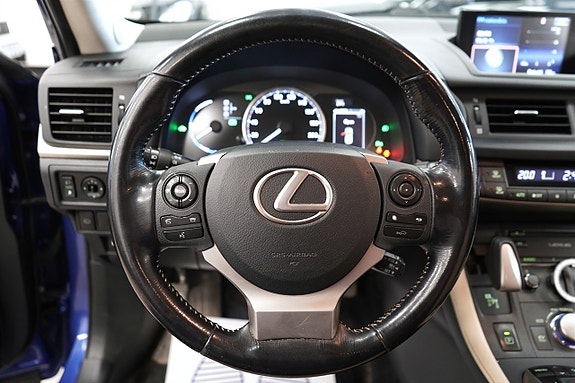 Lexus CT200h 17 of 23
