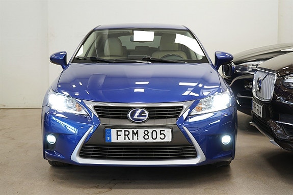 Lexus CT200h 8 of 23