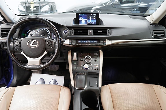 Lexus CT200h 11 of 23
