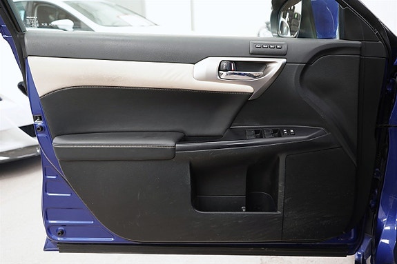 Lexus CT200h 14 of 23
