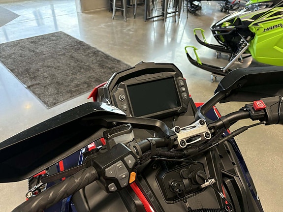 Polaris 650 INDY XCR 136 - SÄLJUPPDRAG 4 of 4