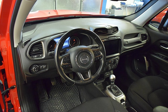 Jeep Renegade 7 of 28