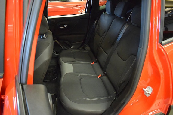 Jeep Renegade 9 of 28