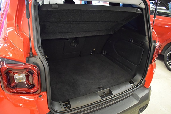 Jeep Renegade 24 of 28