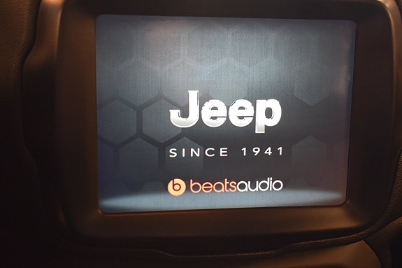 Jeep Renegade 12 of 28