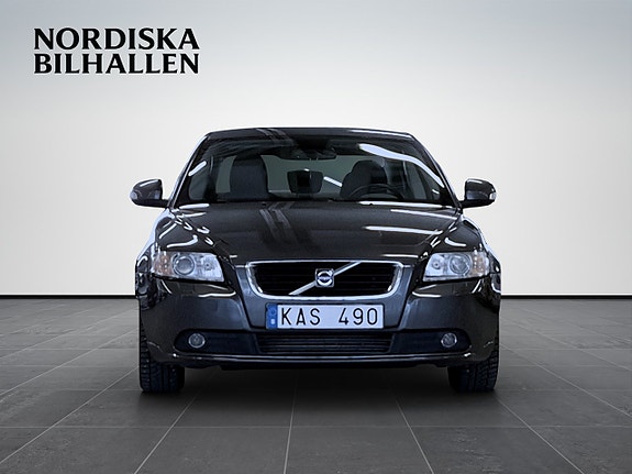 Volvo S40 2 of 5