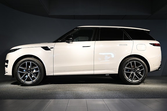 Land Rover Range Rover Sport 3 of 5