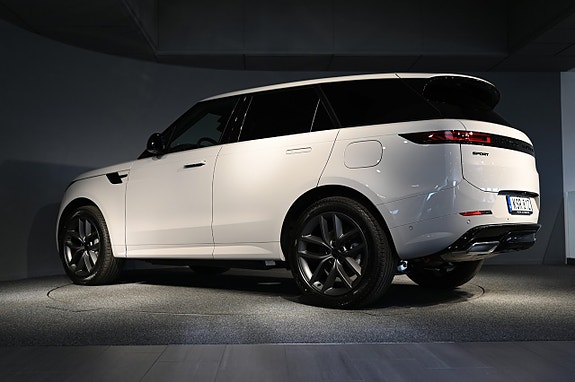 Land Rover Range Rover Sport 4 of 5