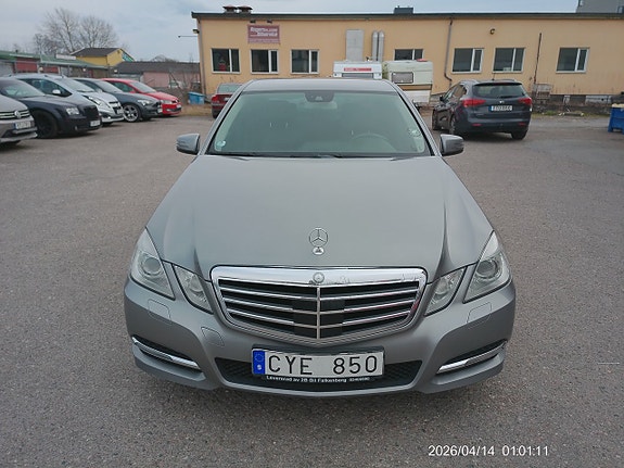 Mercedes-Benz E220 12 of 12