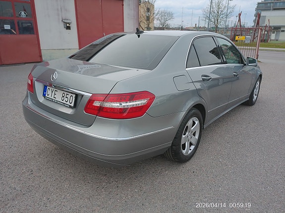 Mercedes-Benz E220 3 of 12