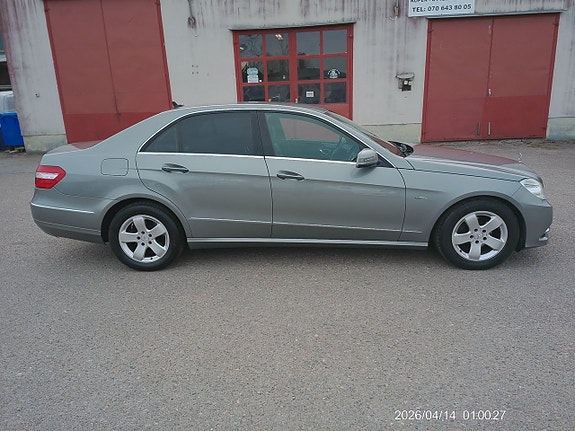 Mercedes-Benz E220 9 of 12