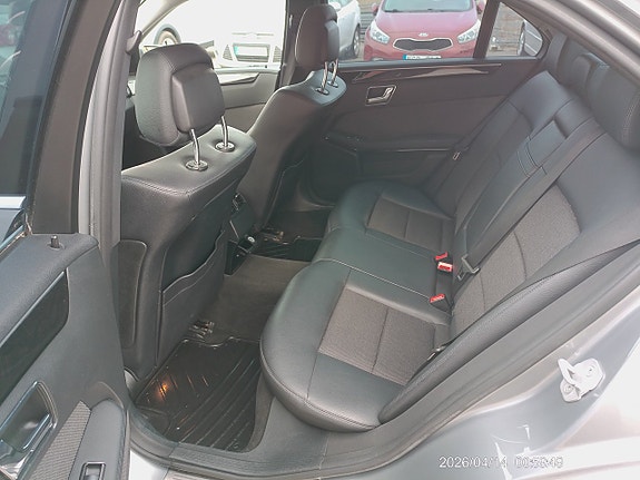 Mercedes-Benz E220 6 of 12