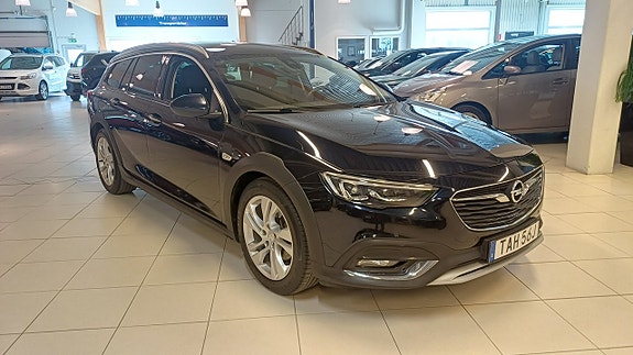 Opel Insignia Country Tourer 2 of 5