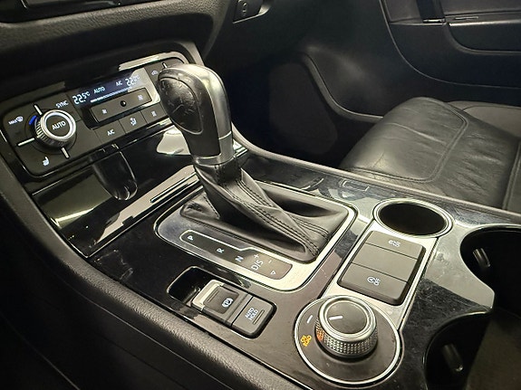 Volkswagen Touareg 17 of 30