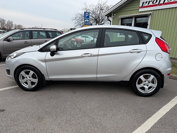 Ford Fiesta 2 of 5