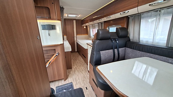 LMC EXPLORER 715 Comfort Dometic ACC på köpet/Automat / Alde värme 13 of 16